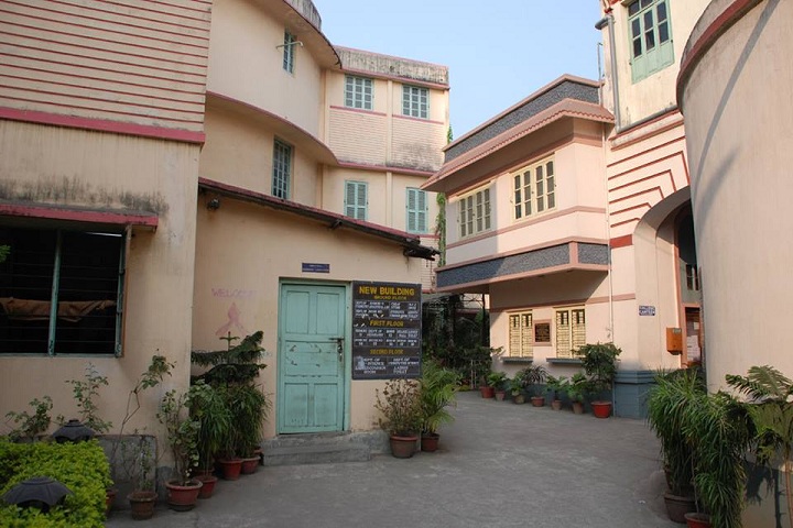https://cache.careers360.mobi/media/colleges/social-media/media-gallery/8539/2019/5/3/College View of Jogesh Chandra Chaudhuri Law College Kolkata_Campus-View.jpg